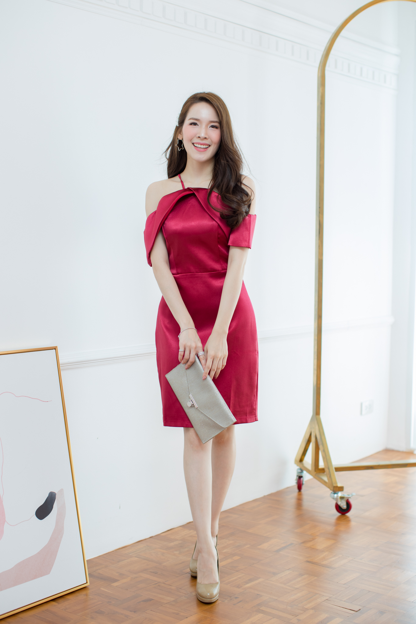 ชุดออกงานราตรี ชุดไปงานแต่งสีแดง สายเดี่ยวเว้าไหล่ปิดต้นแขน ทรงเข้ารูป