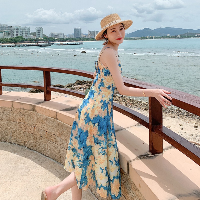 ชุดเดรสยาวลายดอกไม้สีฟ้า สายเดี่ยว แฟชั่นชุดไปทะเล ชุดเที่ยวทะเล ชุดใส่เดินเล่นถ่ายรูปริมชายหาดสวยๆ