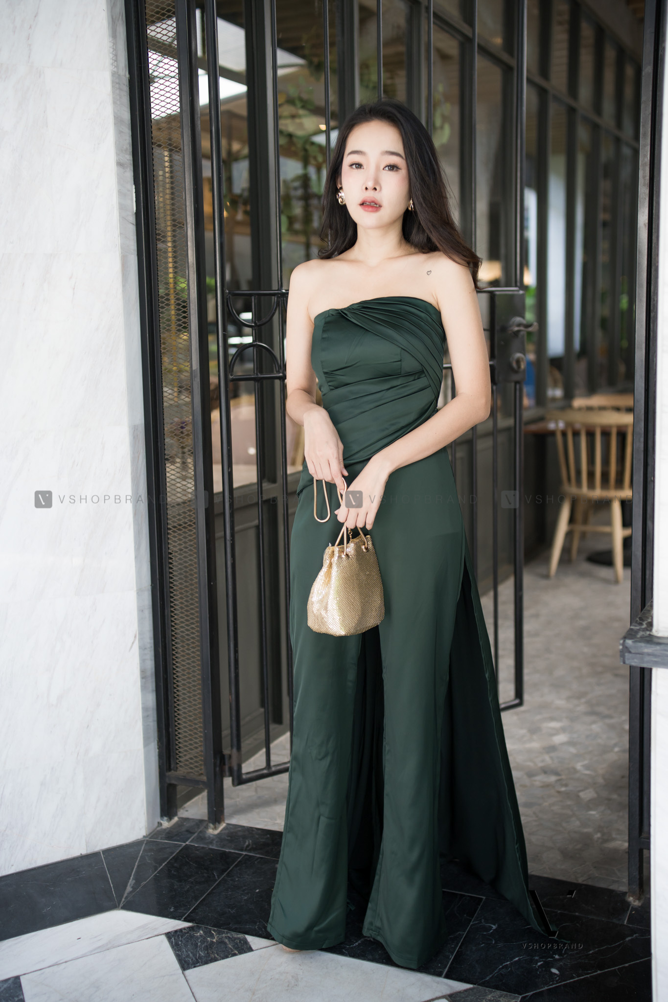 ชุดออกงานยาวสีเขียวมรกต แบบกางเกง เกาะอก กางเกงทรงบาบาน ลุคเรียบหรู สวยดูดีมากๆๆๆ