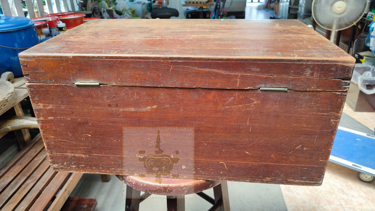 หีบไม้สักเก่า 2