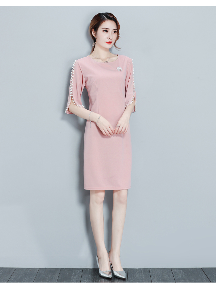 ชุดเดรสสั้นชมพูกะปิ แขนแต่งมุก ทรงตรง แถมฟรีเข็มกลัดดอกไม้