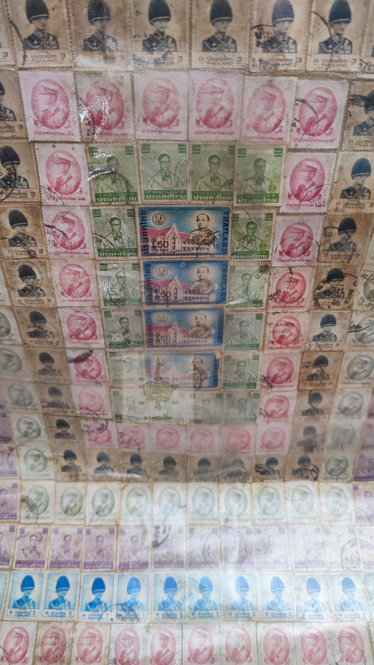 โปสเตอร์ทำจากแสตมป์เก่า