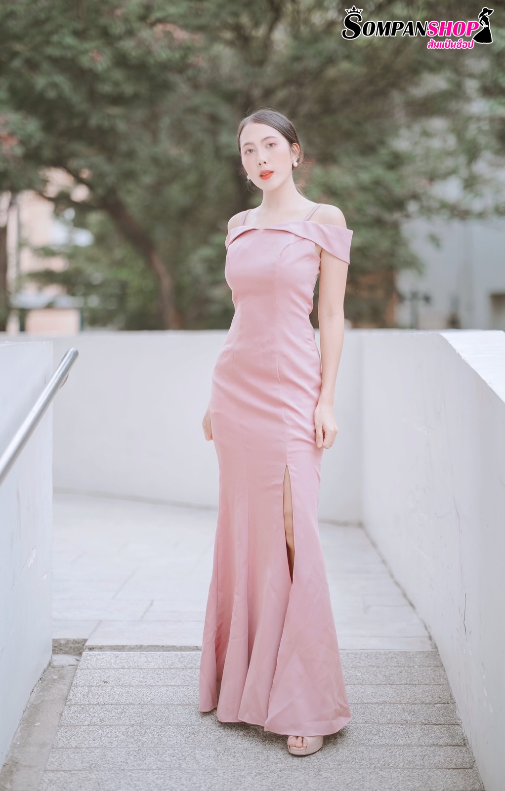 ชุดราตรี ชุดออกงาน ชุดไปงานแต่งงานสีชมพู เดรสยาวทรงสายเดี่ยวเปิดไหล่ แนวเรียบหรู สวยหรูดูแพง