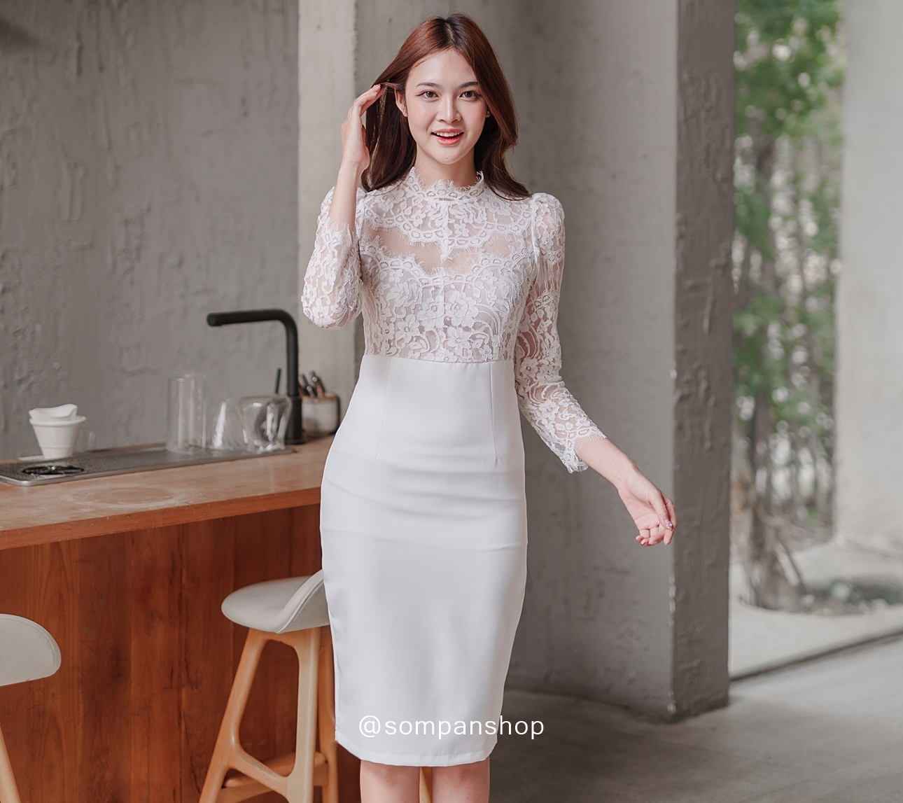 ชุดเดรสลูกไม้ออกงานสีขาว เดรสทรงเข้ารูป แขนยาว แนวเรียบหรู สวย ดูดี ใส่เป็น ชุดราตรี ชุดออกงาน ชุดไปงานแต่งงาน กลางวัน กลางคืน