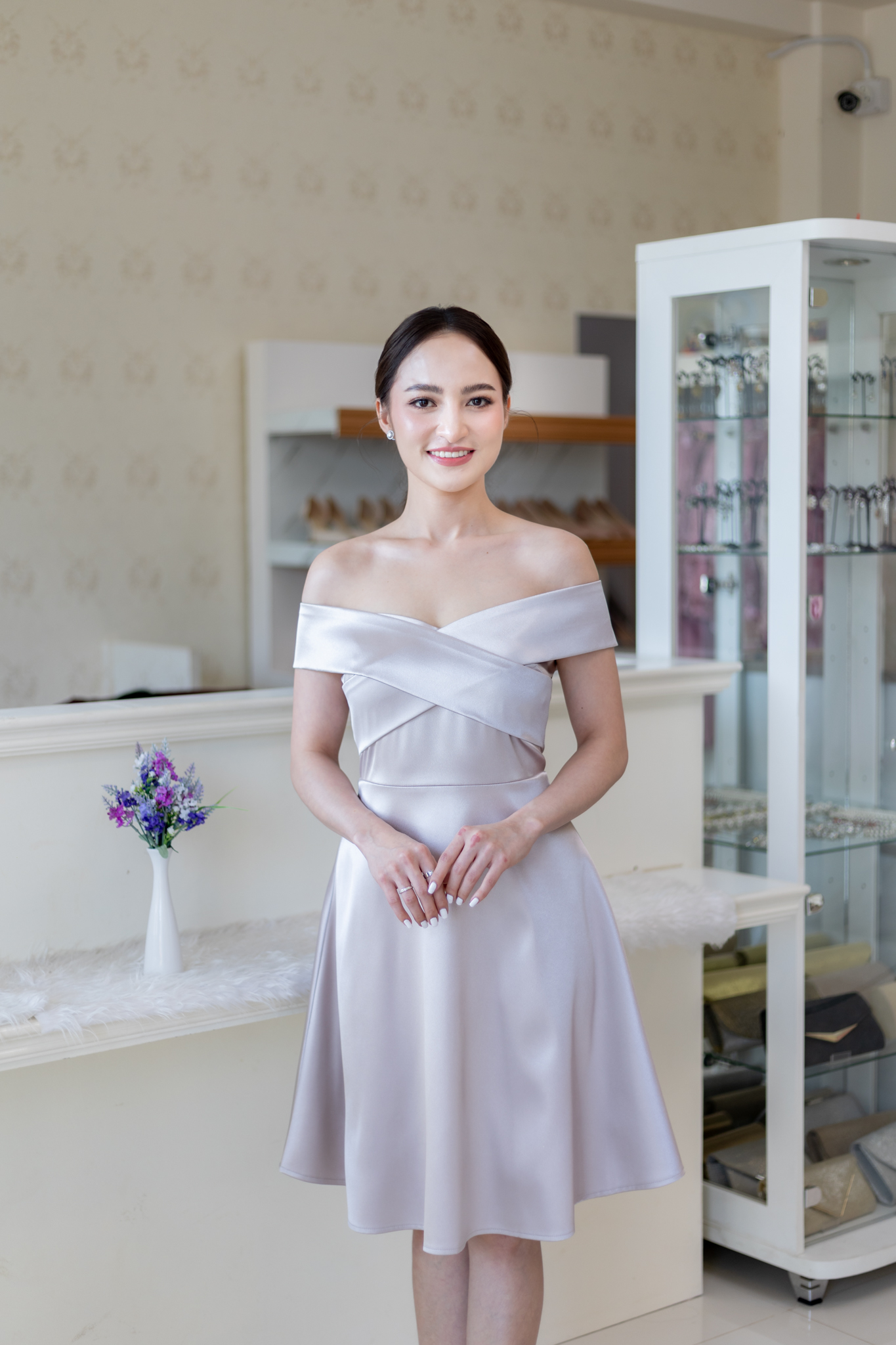 ชุดไปงานแต่งสีเทา ปาดไหล่ปิดต้นแขนปาดไหล่ปิดต้นแขนพรางต้น แนวเรียบหรู สวย ดูดี ชุดออกงาน ชุดราตรี