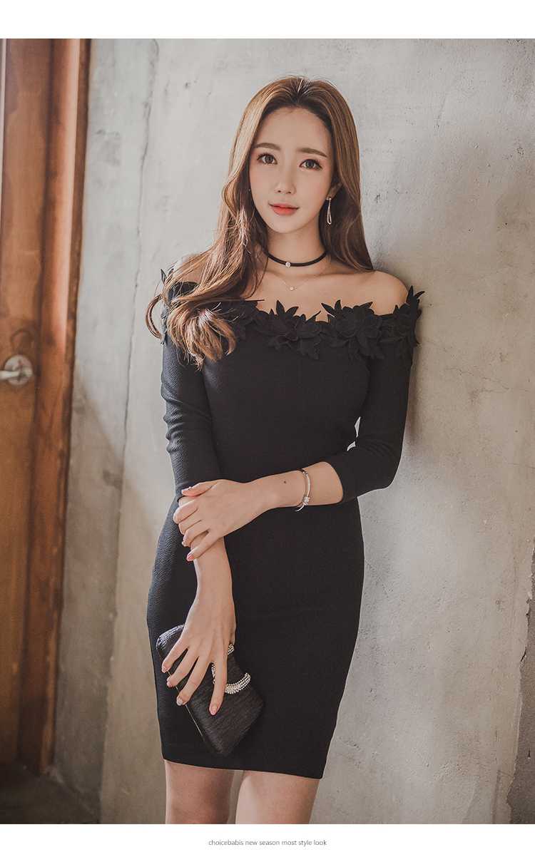 ชุดเดรสสั้นสีดำ เปิดไหล่ เข้ารูป สไตล์สาวชิค ให้ลุคสวยหวาน น่ารัก