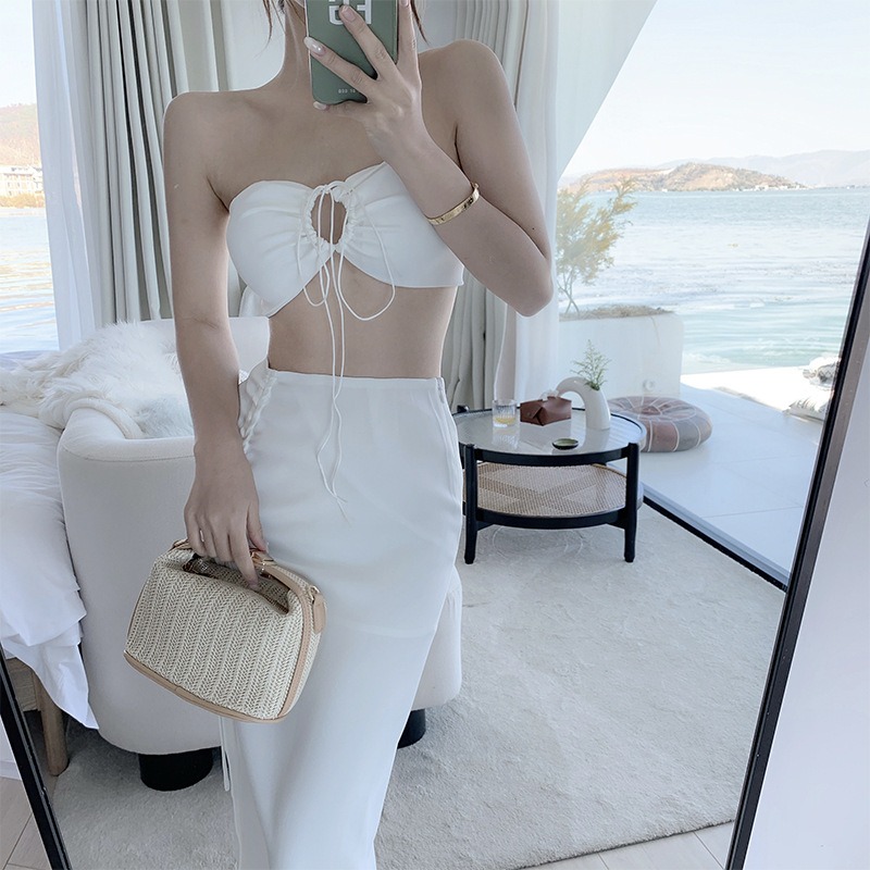 ชุดเดรสยาวสีขาว เซ็ท2ชิ้น เสื้อเกาะอก+กระโปรงยาว แฟชั่นชุดใส่เที่ยวทะเล ไอเดียชุดแต่งตัวไปเที่ยวทะเล ใครมีแพลนไปทะเลแต่ยังไม่ได้หาชุดต้องดู