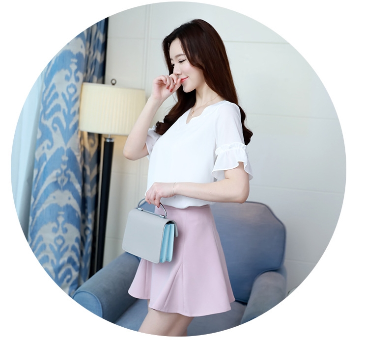 เสื้อเชิ้ตผู้หญิงสีขาว แขนสั้น แต่งระบาย คอวี