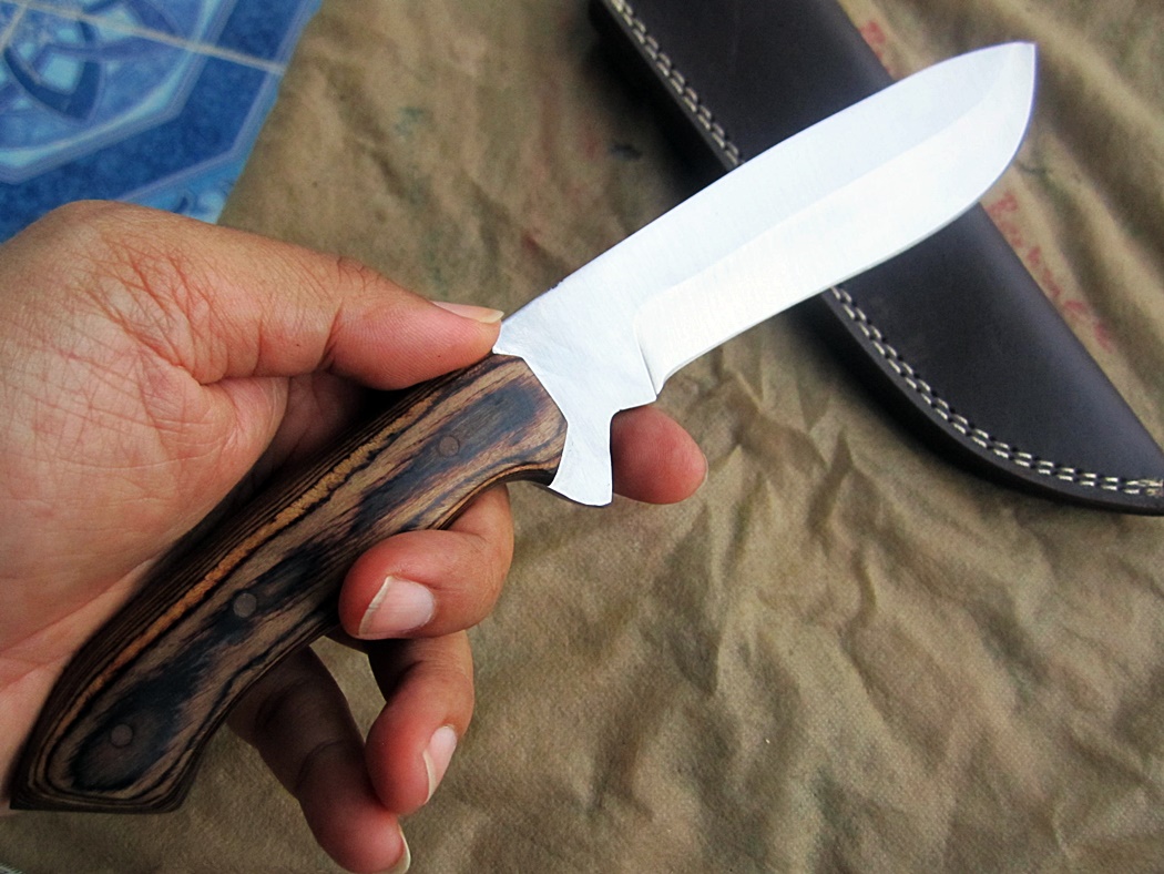 มีดพกสั้น Custom A2 Steel Clip Point Hunting Knife Canvas Micarta Handle AE255