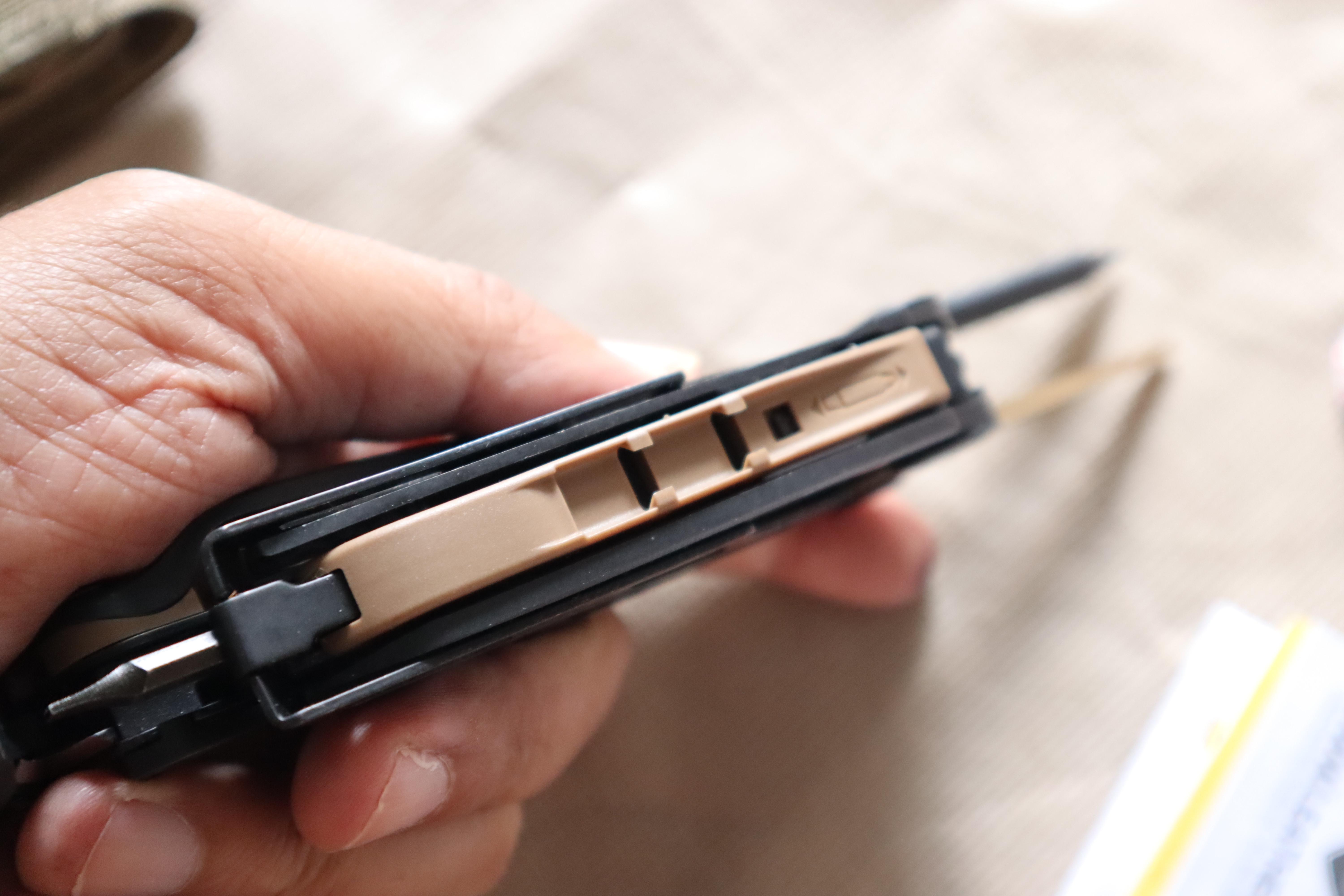 Leatherman MUT EOD Black Tactical Multi-Tool w Molle Sheath(ใหม่เก่าเก็บ)