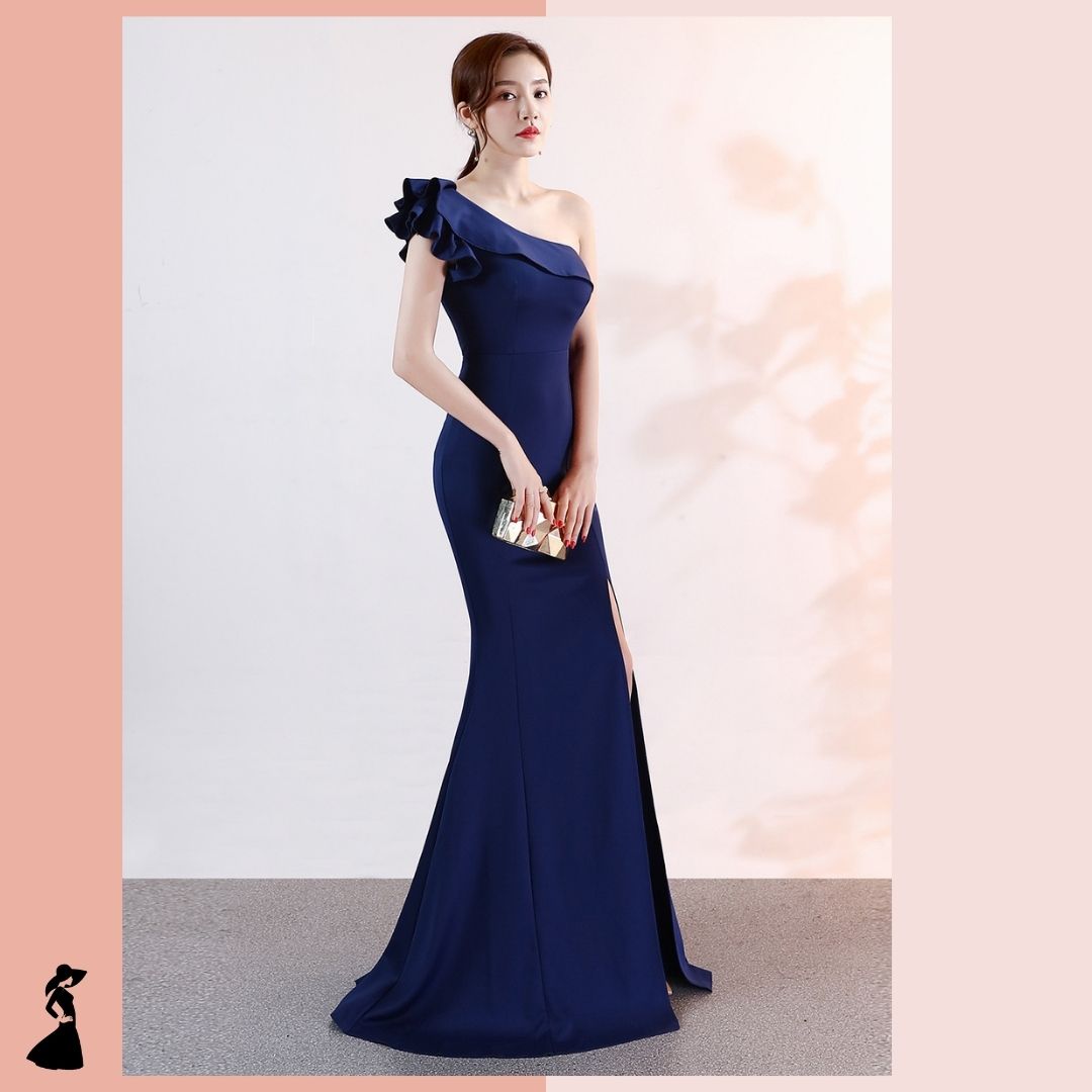 ชุดราตรี ชุดออกงาน ชุดไปงานแต่งงานสีน้ำเงินกรมท่า เดรสยาวไหล่เฉียง แนวเรียบหรู สวยหรู ดูดี