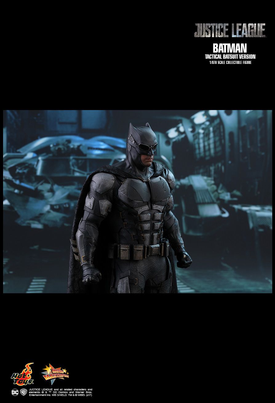 HOT TOYS 1/6 BATMAN (TACTICAL BATSUIT VERSION)