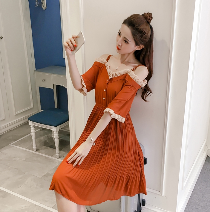 ชุดเดรสสั้นสีน้ำตาล เปิดไหล่ สายเดี่ยว สวยๆ น่ารัก สดใส ใส่ไปเที่ยวทะเล