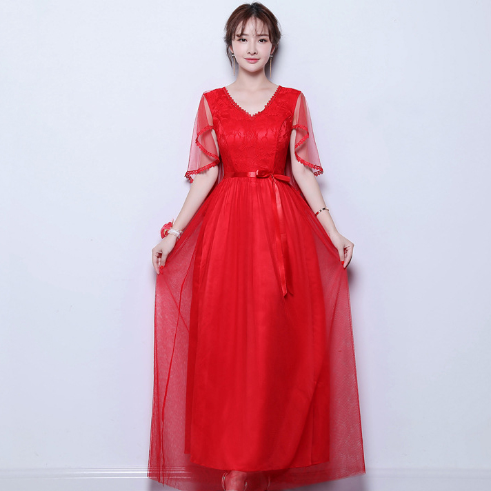ชุดราตรียาวสีแดง แขนระบายปีกค้างคาว กระโปรงยาวทรงบาน