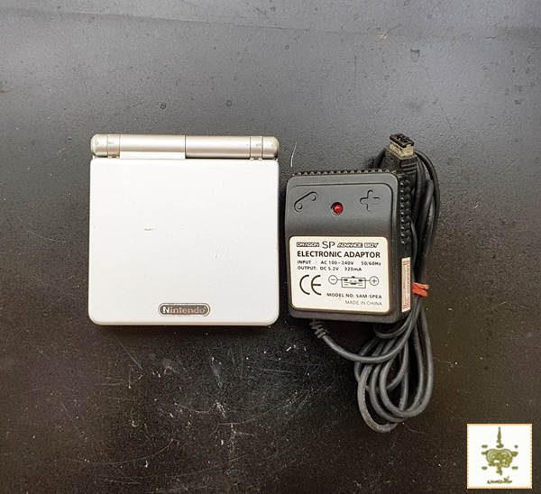Nintendo Game Boy Advance SP