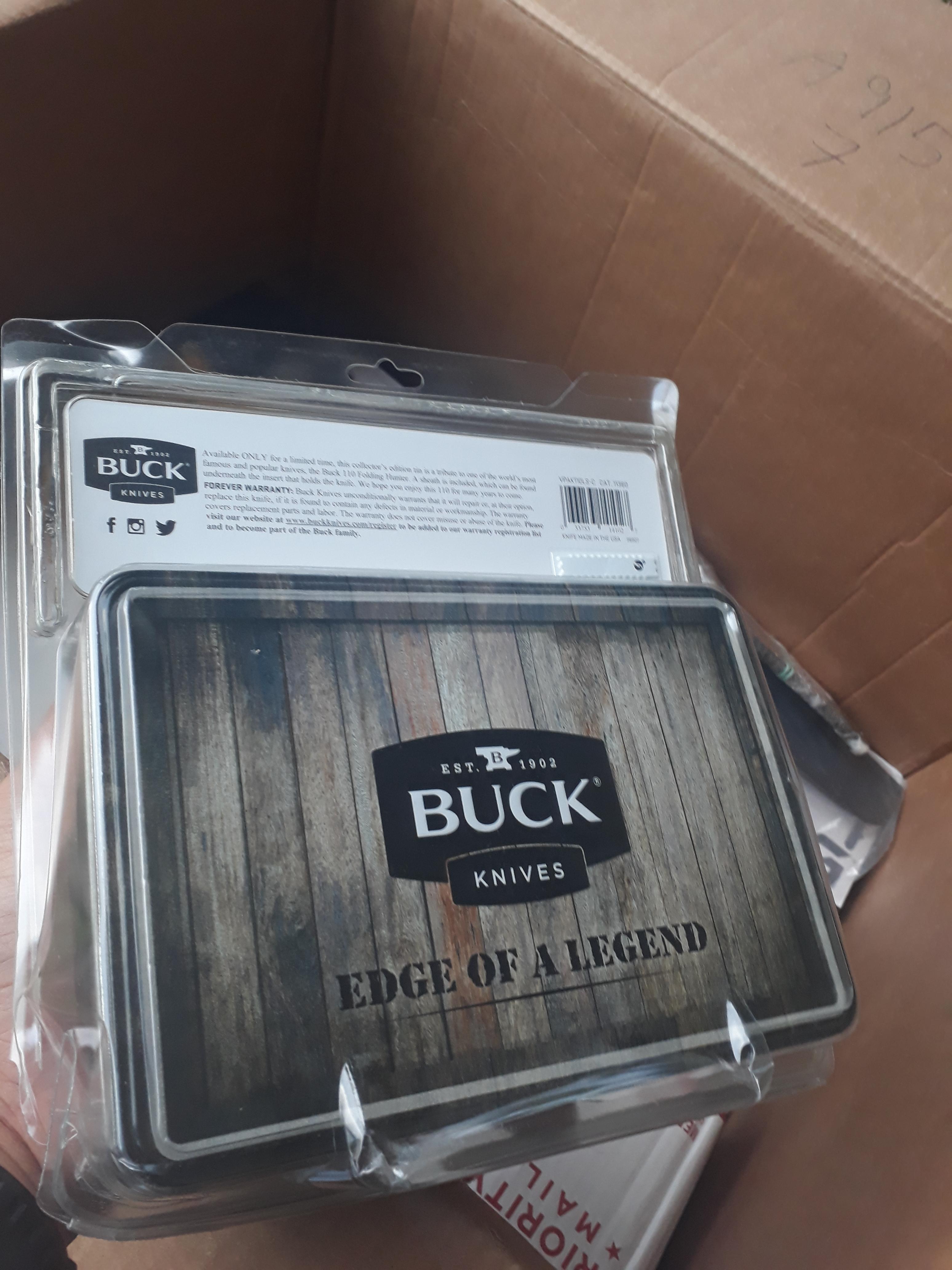 มีดBuck 110 Folding Hunter Lockback Pocket Knife with Leather Sheath Gift Tin 110LS (พิเศษกล่องเหล็กสะสม)