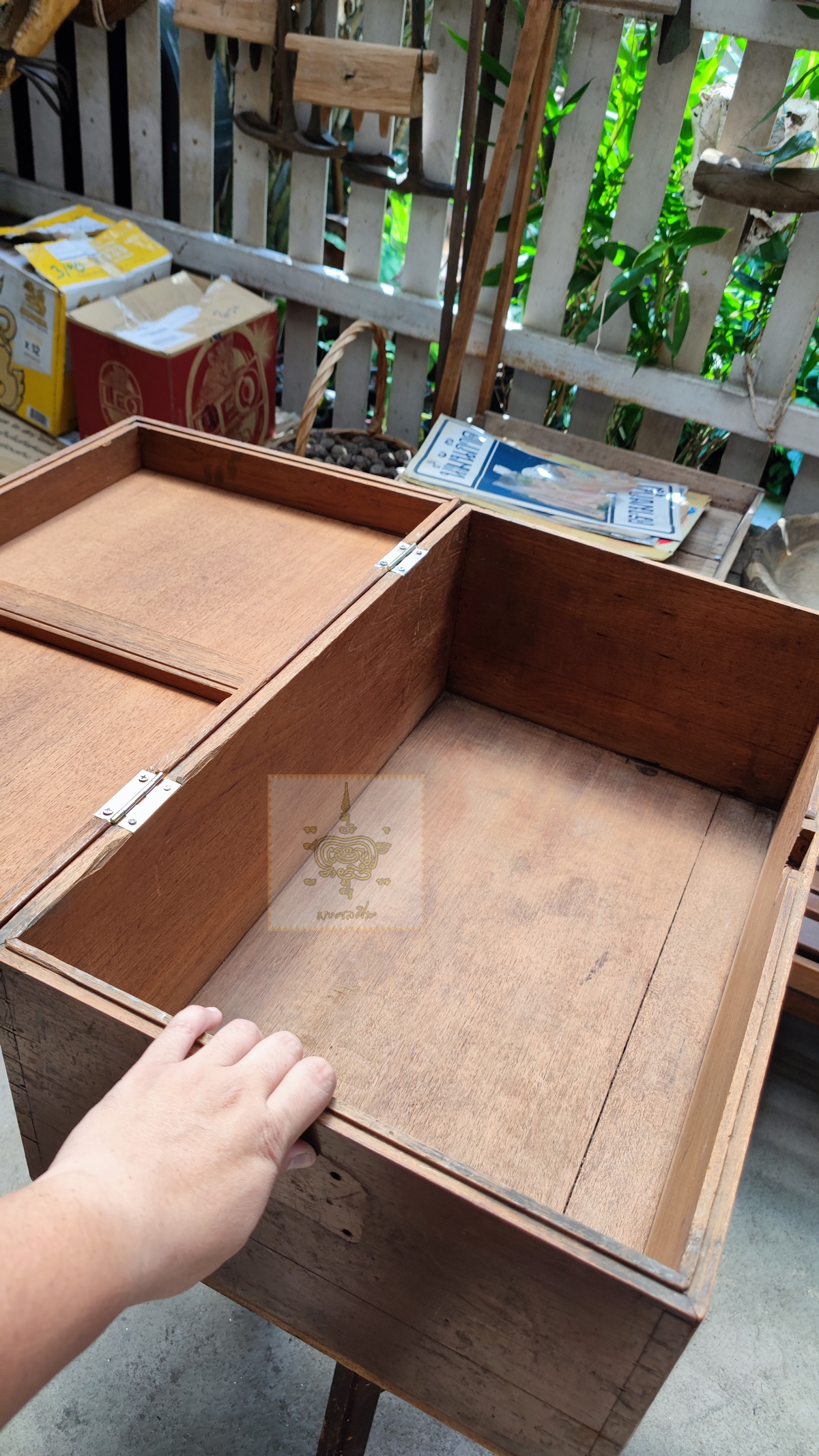 หีบไม้สักเก่า 2