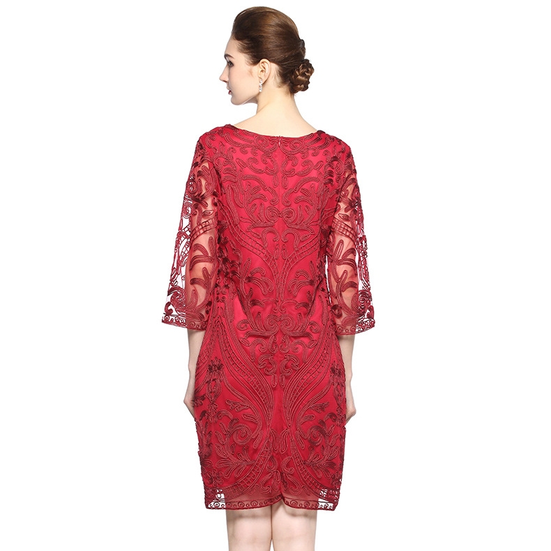 ชุดเดรสสั้นลูกไม้สีแดง แขนยาว ทรงตรง