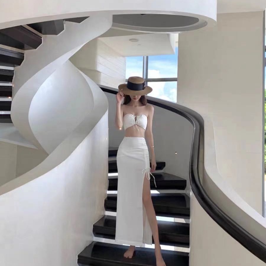 ชุดเดรสยาวสีขาว เซ็ท2ชิ้น เสื้อเกาะอก+กระโปรงยาว แฟชั่นชุดใส่เที่ยวทะเล ไอเดียชุดแต่งตัวไปเที่ยวทะเล ใครมีแพลนไปทะเลแต่ยังไม่ได้หาชุดต้องดู