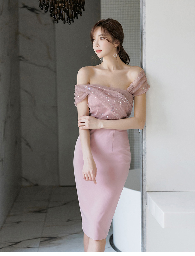 ชุดเดรสออกงานสีชมพู ปาดไหล่ เดรสทรงเข้ารูป เรียบหรู สวย ดูดี ใส่เป็น ชุดราตรี ชุดออกงาน ชุดไปงานแต่งงาน กลางวัน กลางคืน