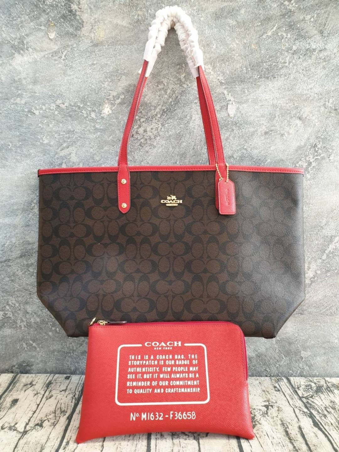 COACH REVERSIBLE CITY TOTE IN SIGNATURE (COACH F36658)