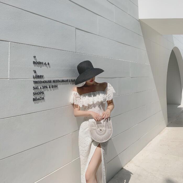 ชุดไปเที่ยวทะเลสีขาว แม็กซี่เดรสเปิดไหล่ ใส่เดินเล่นริมทะเล ถ่ายรูป