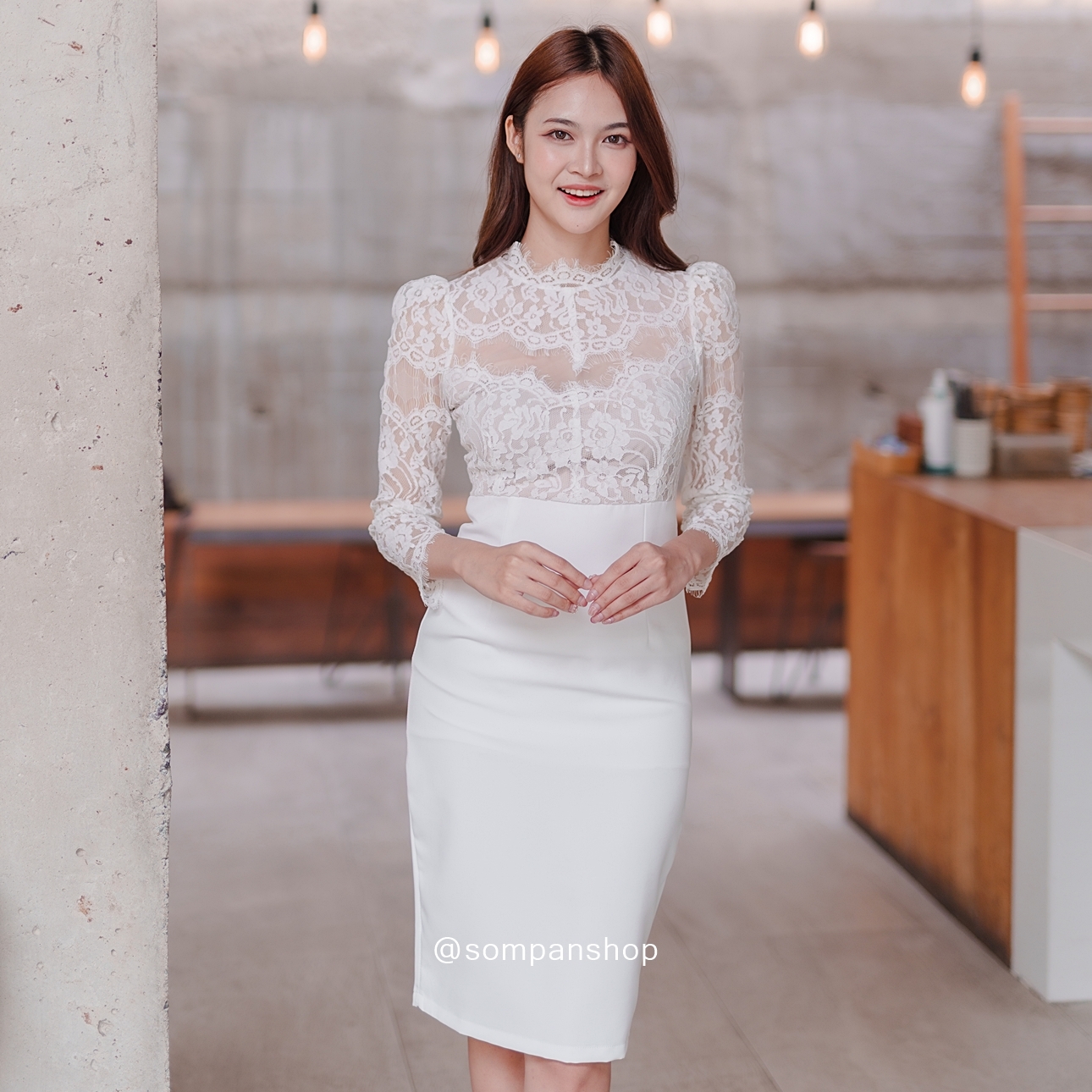 ชุดเดรสลูกไม้ออกงานสีขาว เดรสทรงเข้ารูป แขนยาว แนวเรียบหรู สวย ดูดี ใส่เป็น ชุดราตรี ชุดออกงาน ชุดไปงานแต่งงาน กลางวัน กลางคืน