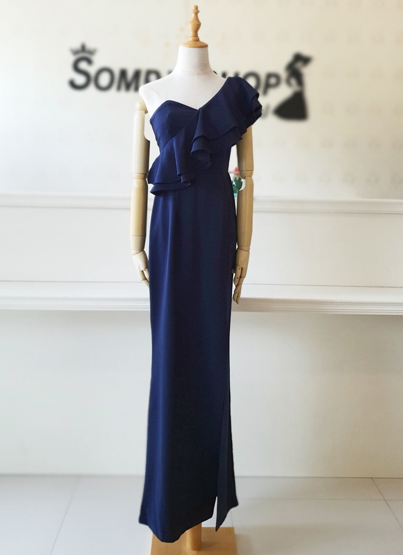 ชุดไปงานแต่งงานสีกรมท่า เดรสยาวไหล่เฉียงระบาย แบบสวยๆ เรียบหรูดูแพง ชุดราตรี ชุดไปงานแต่งงาน ชุดออกงาน