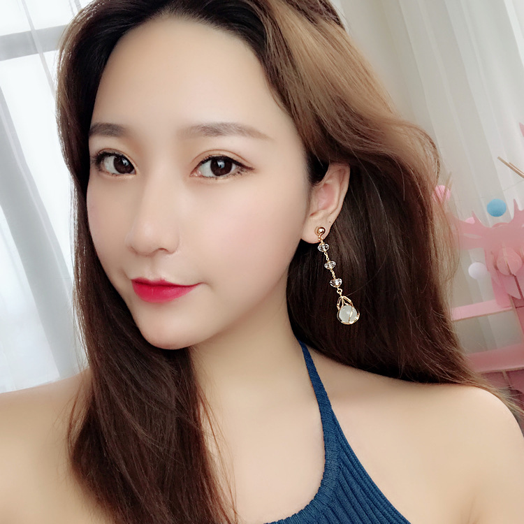 ต่างหูแฟชั่นเกาหลี ห้อยระย้าทรงกลม