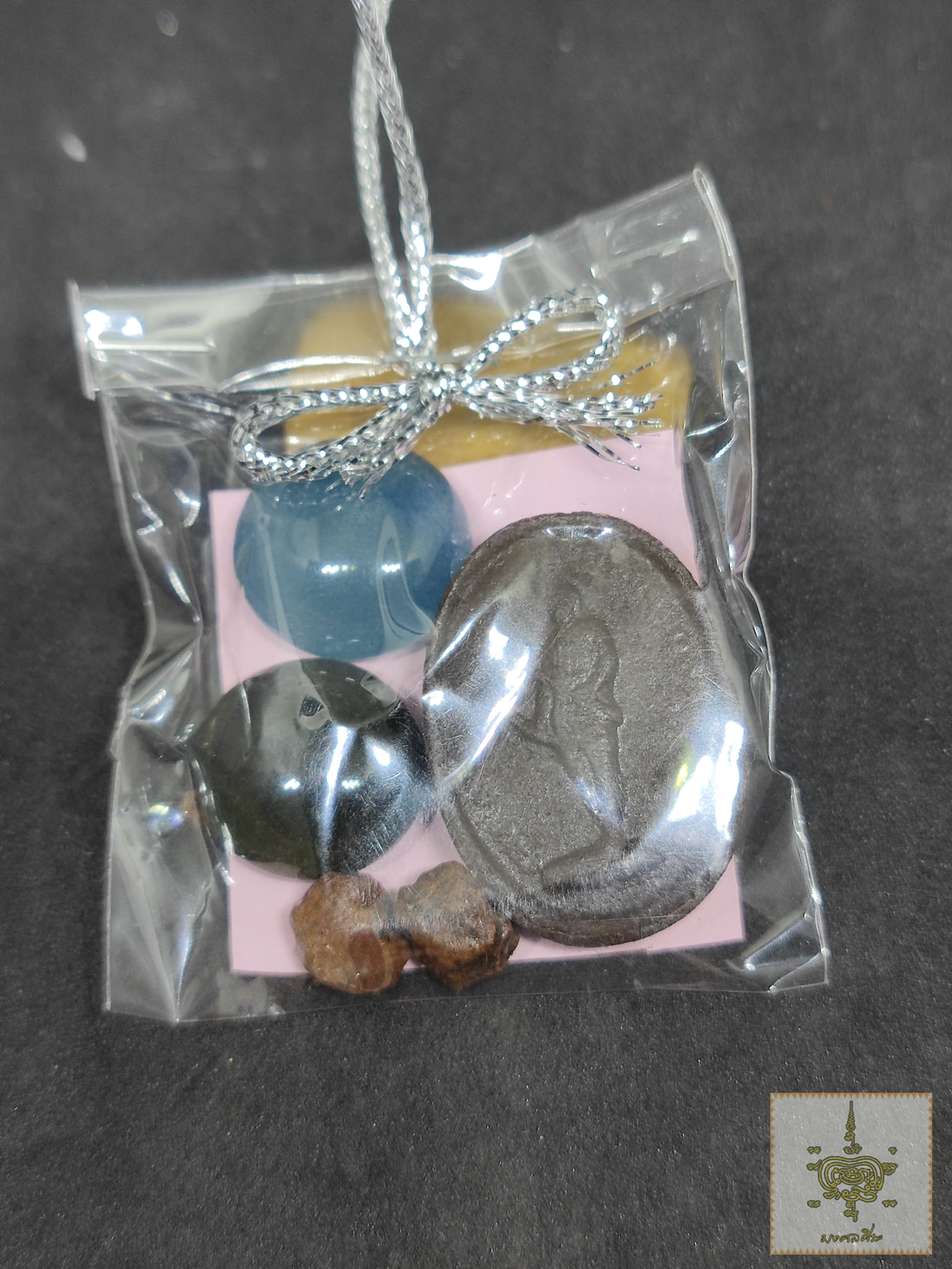 ชุดของขวัญน้ำพี้ศักดิ์สิทธิ์ แร่น้ำพี้ ไหลดำ ไหลเขียว พระผงน้ำพี้