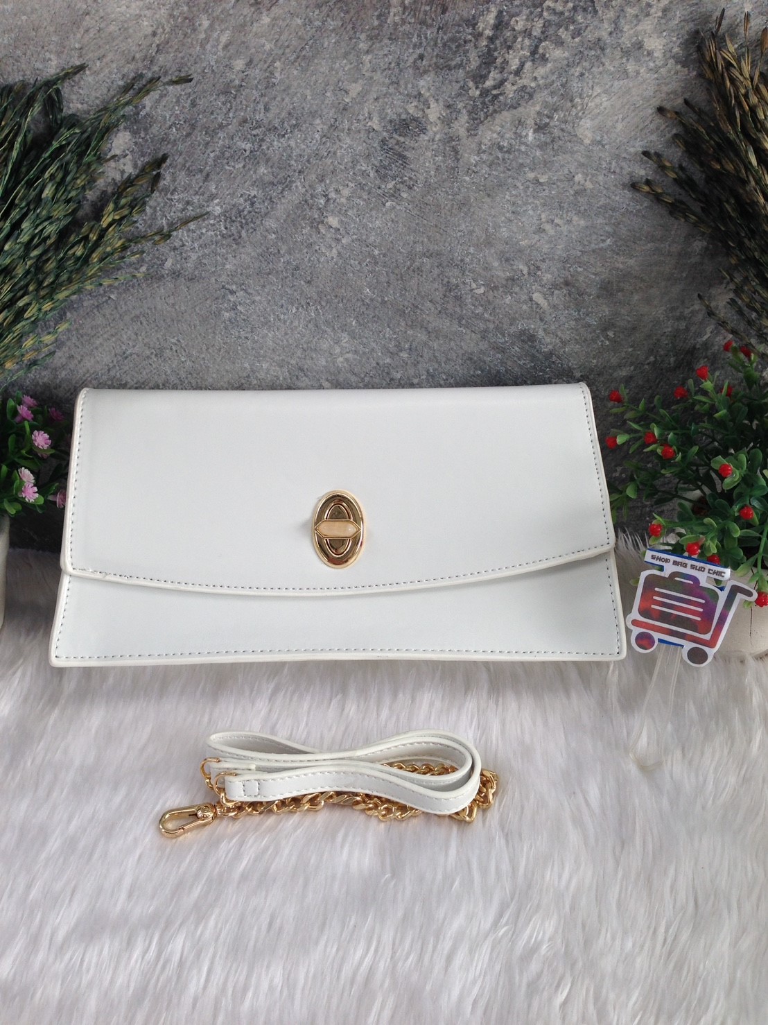 CHARLES&KEITH FRONT FLAP TURN LOCK CLUTCH