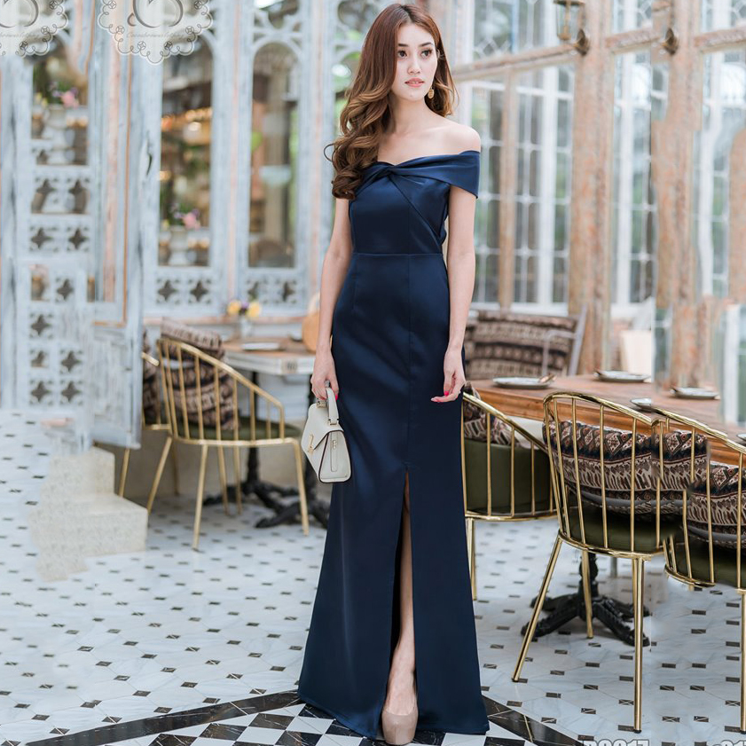 ชุดราตรี ชุดออกงาน ชุดไปงานแต่งสีกรมท่า เปิดไหล่จีบโบว์หน้า กระโปรงยาวผ่าหน้า