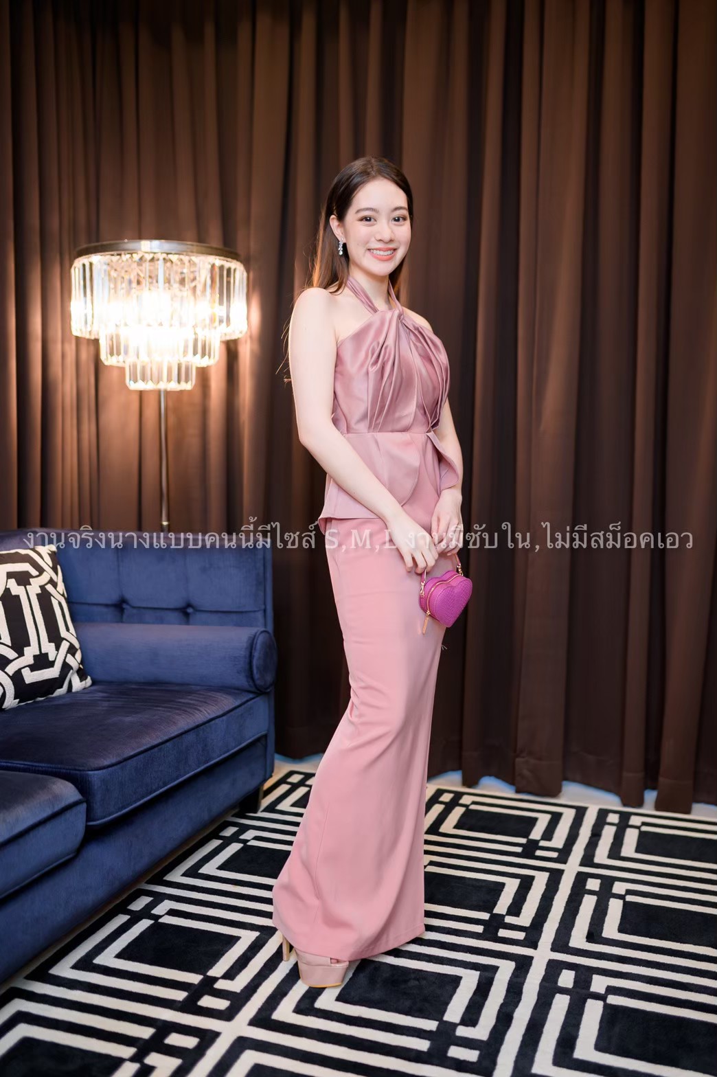 ชุดราตรี ชุดออกงาน ชุดไปงานแต่งงานสีชมพู เดรสยาวออกงานคล้องคอผูกโบว์ เอวระบาย ลุคเรียบหรูดูดี