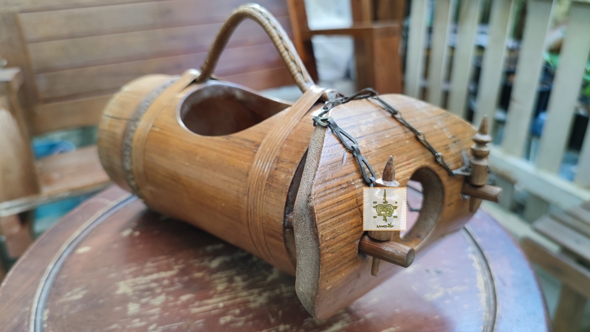 กระเช้าไม้ไผ่ใส่ขวดไวน์