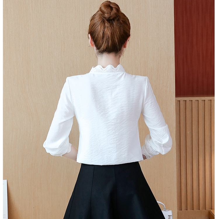 เสื้อเชิ้ตผู้หญิงทำงานสีขาว แขนยาว แต่งระบายลูกไม้