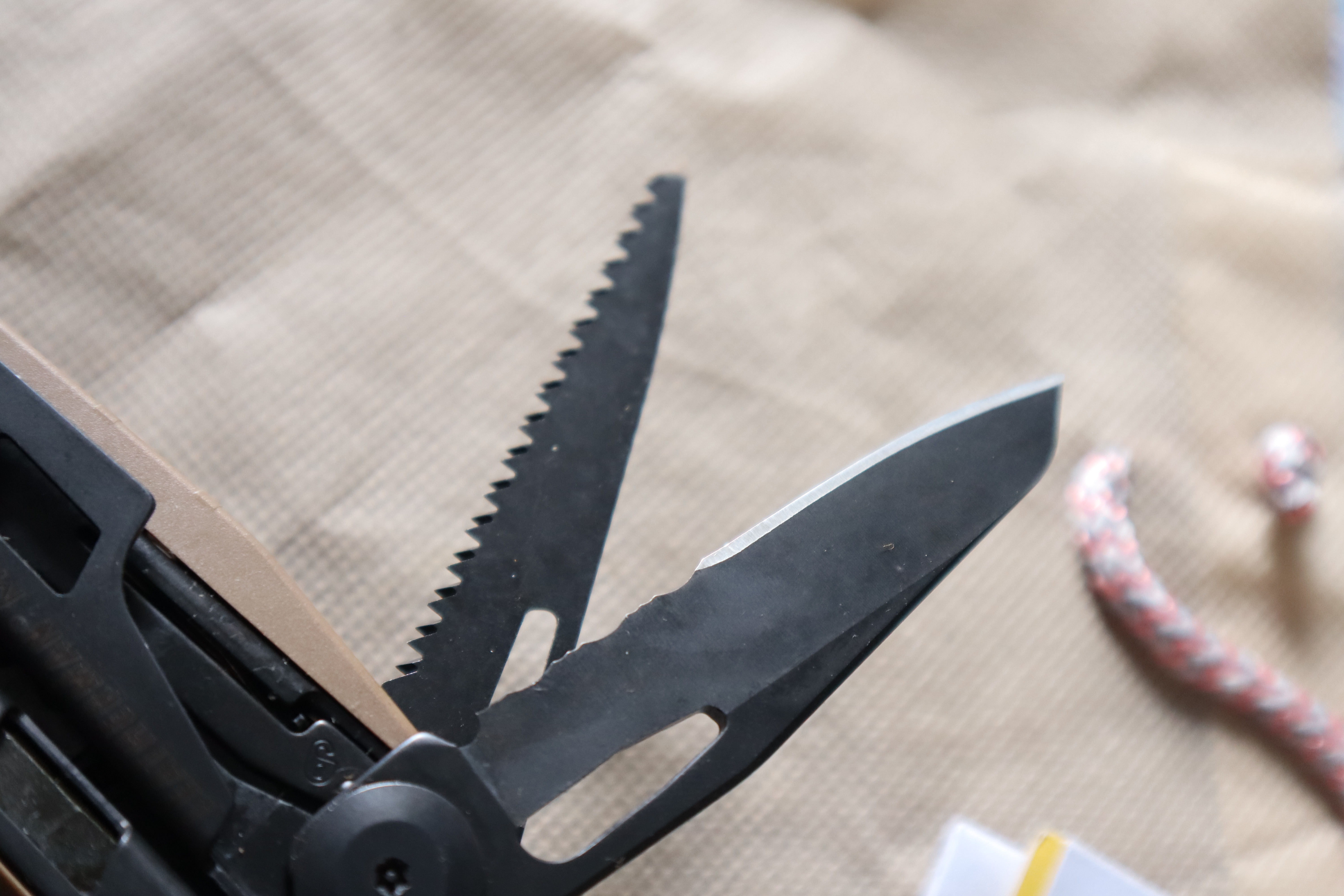 Leatherman MUT EOD Black Tactical Multi-Tool w Molle Sheath(ใหม่เก่าเก็บ)