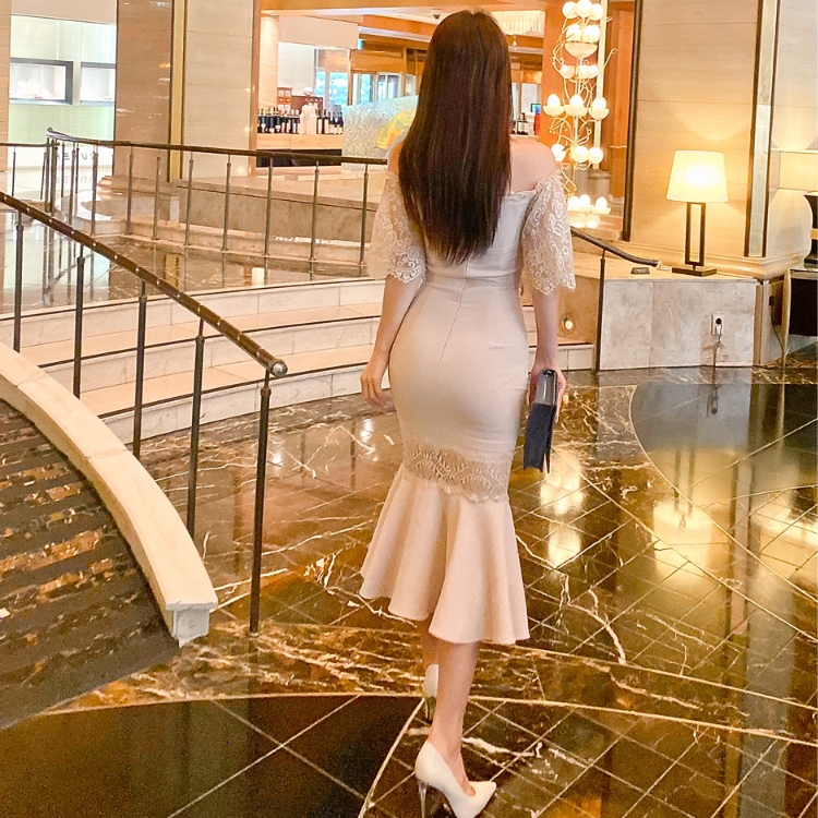 ชุดเดรสออกงานสีครีม เปิดไหลแต่งลูกไม้ ทรงเข้ารูป เรียบหรู สวย ดูดี ใส่เป็น ชุดราตรี ชุดออกงาน ชุดไปงานแต่งงาน กลางวัน กลางคืน