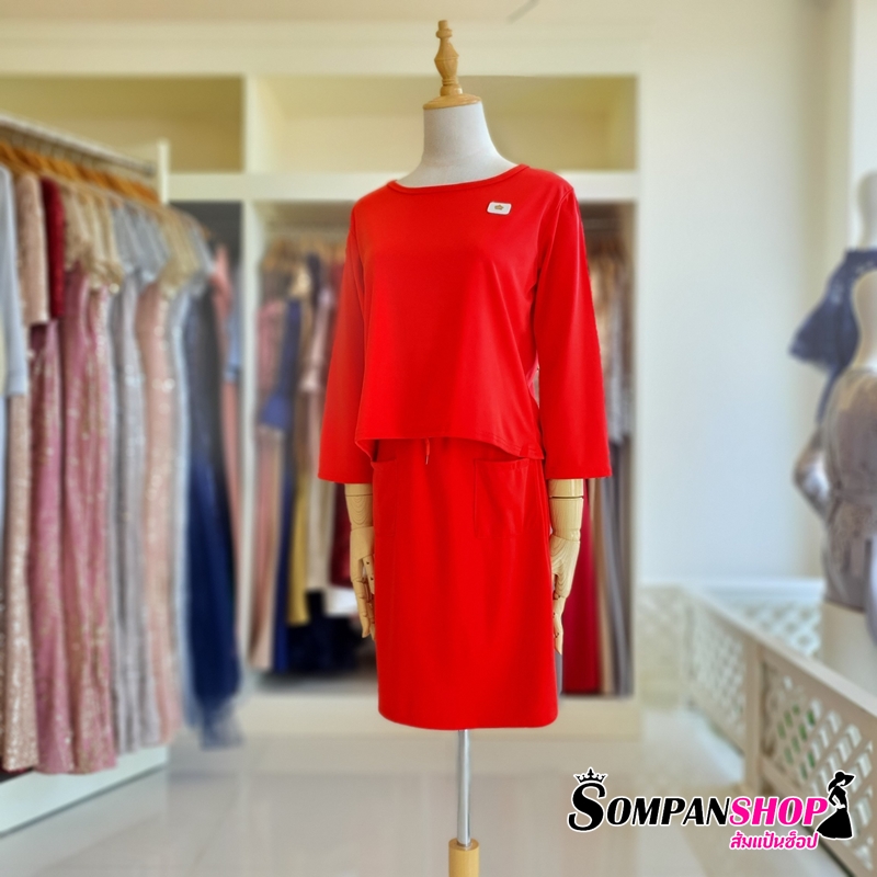 ชุดเซ็ทเสื้อและกระโปรงสีแดง