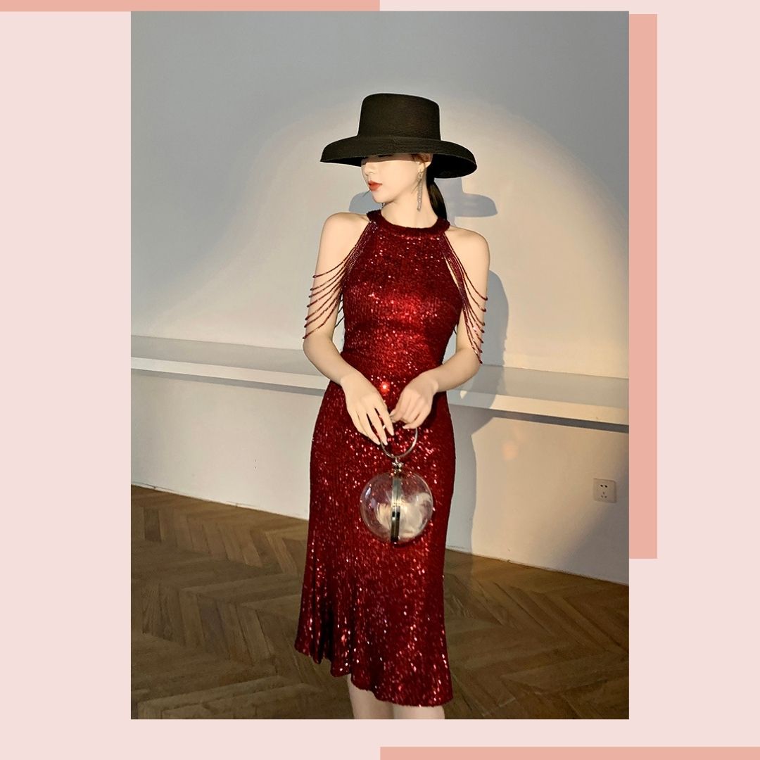 ชุดราตรี ชุดออกงาน ชุดไปงานแต่งงานสีแดง ทรงเข้ารูป ผ้าปักเหลื่อม เรียบหรู