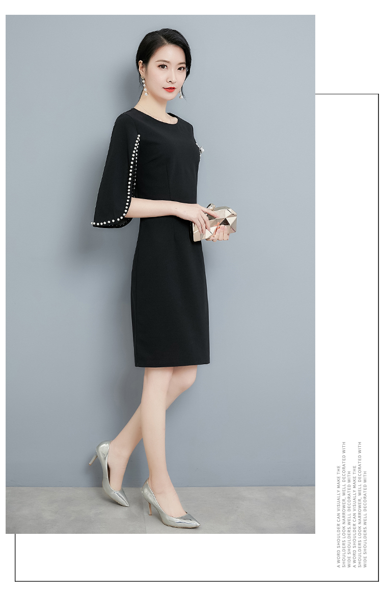 ชุดเดรสสั้นสีดำ แขนระบายแต่งมุก แนวเรียบหรู สวยสง่า ใส่ดูดีมากๆ