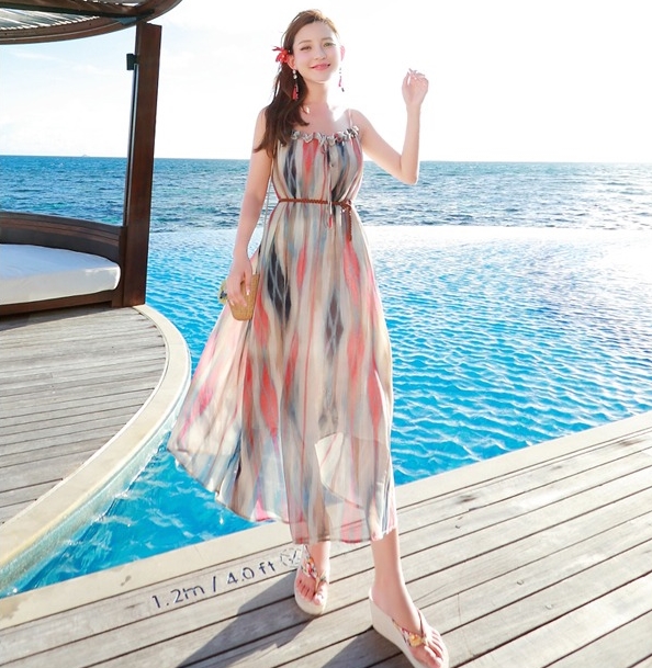 ชุดใส่เที่ยวทะเล เดรสยาวลายกราฟฟิค สายเดี่ยว ทรงปล่อย ผ้าชีฟอง แฟชั่นชุดใส่เที่ยวทะเล ไอเดียชุดแต่งตัวไปเที่ยวทะเล ใครมีแพลนไปทะเลแต่ยังไม่ได้หาชุดต้องดู!