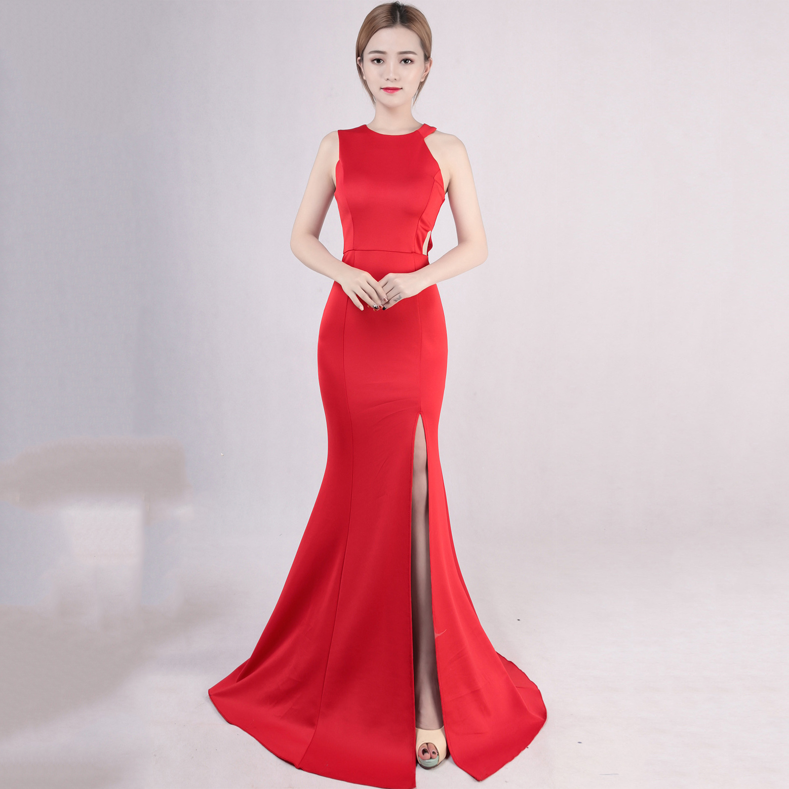 ชุดออกงานราตรียาวสีแดง แขนกุด เว้าฉลุเอว ทรงเข้ารูป กระโปรงยาวหางปลา : S M L XL