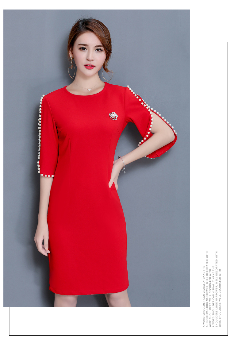 ชุดเดรสสั้นสีแดง แขนแต่งมุก ทรงตรง แถมฟรีเข็มกลัดดอกไม้