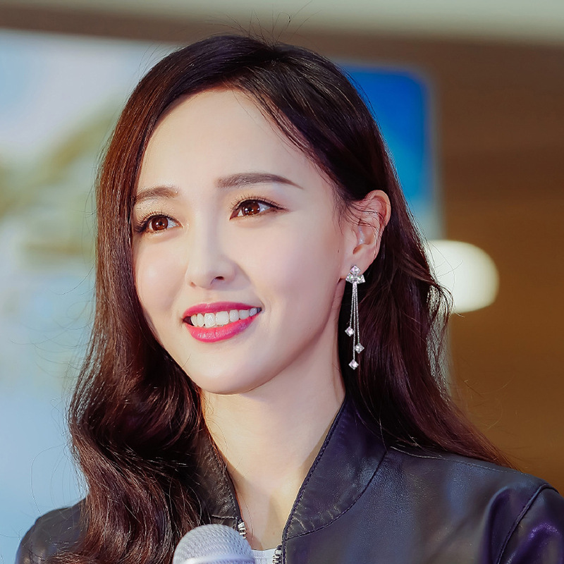 ตุ้มหู/ต่างหูยาวห้อยระย้าสีเงิน สวย เรียบหรูมากๆ