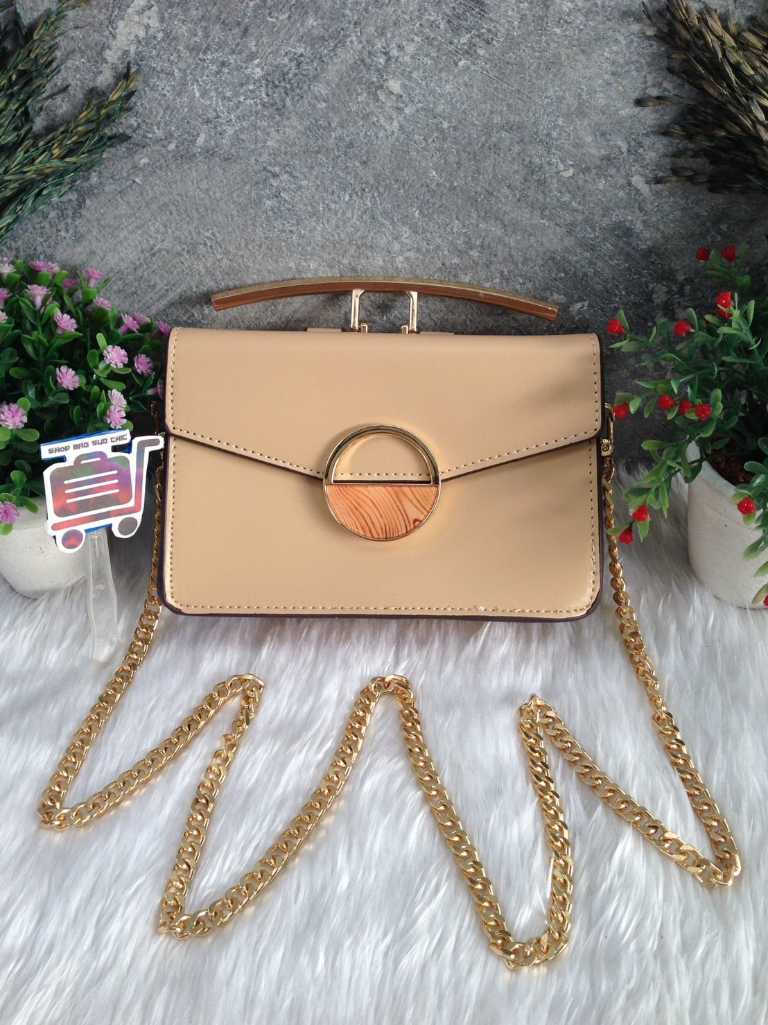 CIRCULAR DETAIL CROSSBODY BAG