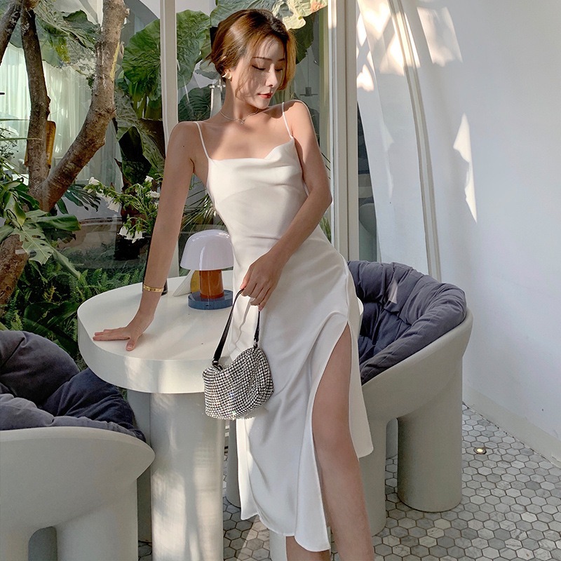 ชุดเดรสยาวสีขาว สายเดี่ยว คอถ่วง แฟชั่นชุดใส่เที่ยวทะเล ไอเดียชุดแต่งตัวไปเที่ยวทะเล ใครมีแพลนไปทะเลแต่ยังไม่ได้หาชุดต้องดู