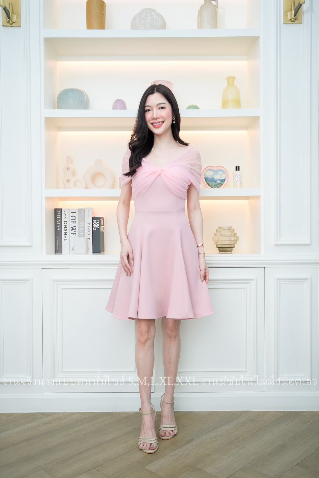 ชุดออกงานสีชมพู เดรสสั้นเปิดไหล่แต่งผ้าซีทรู กระโปรงทรงบาน สวยหวาน น่ารักๆ แบบสวยเรียบหรูดูดี ชุดออกงาน ชุดไปงานแต่ง