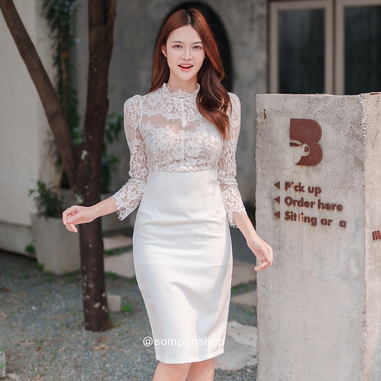 ชุดเดรสลูกไม้ออกงานสีขาว เดรสทรงเข้ารูป แขนยาว แนวเรียบหรู สวย ดูดี ใส่เป็น ชุดราตรี ชุดออกงาน ชุดไปงานแต่งงาน กลางวัน กลางคืน