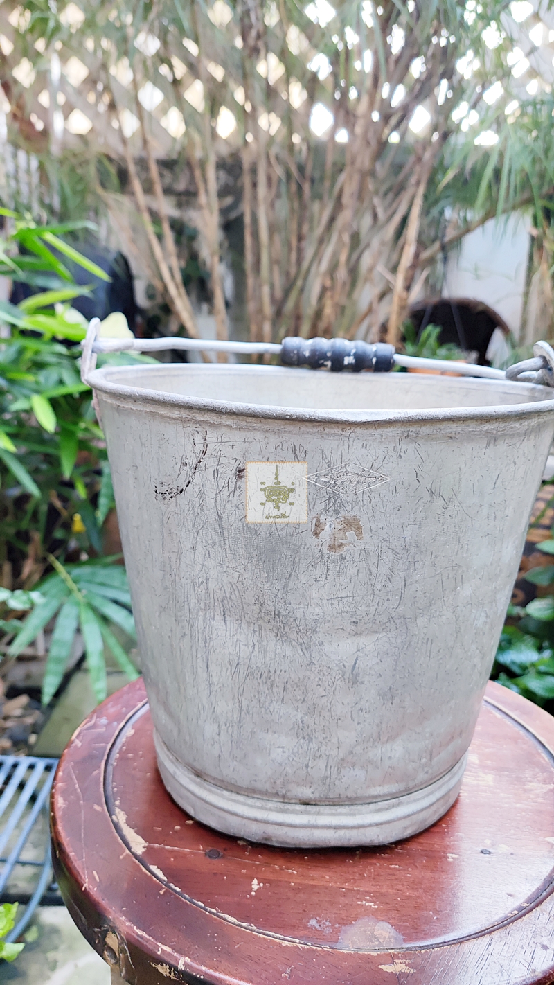 กระป๋องอลูมิเนียมเก่า ตราจรเข้