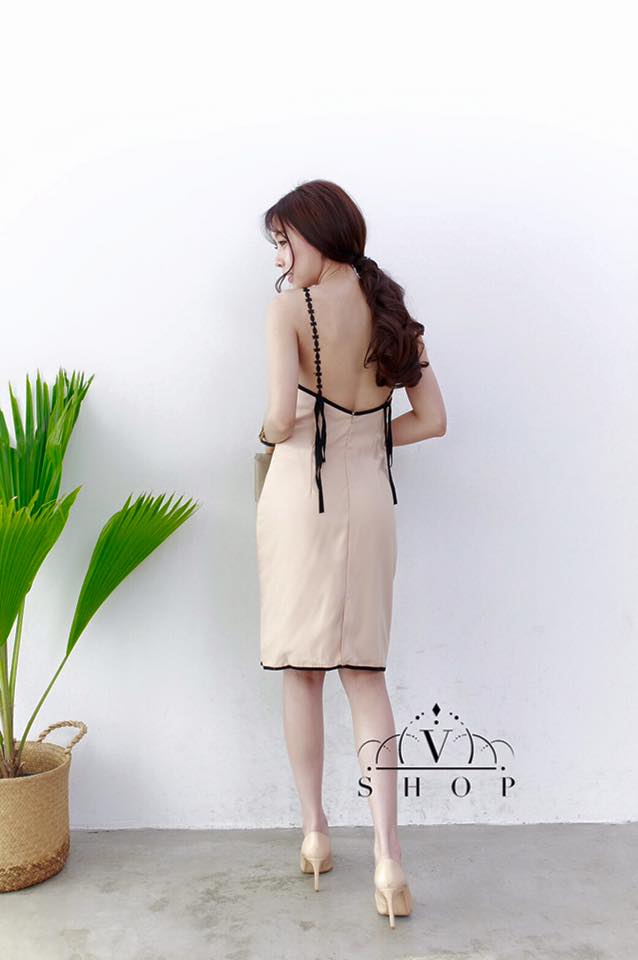 SALE ชุดเดรสสั้นสีครีม สายเดี่ยว แต่งขอบลูกไม่อย่างดี